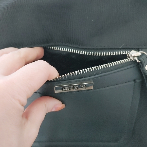 ROOTS black nylon crossbody bag - Picture 8 of 10